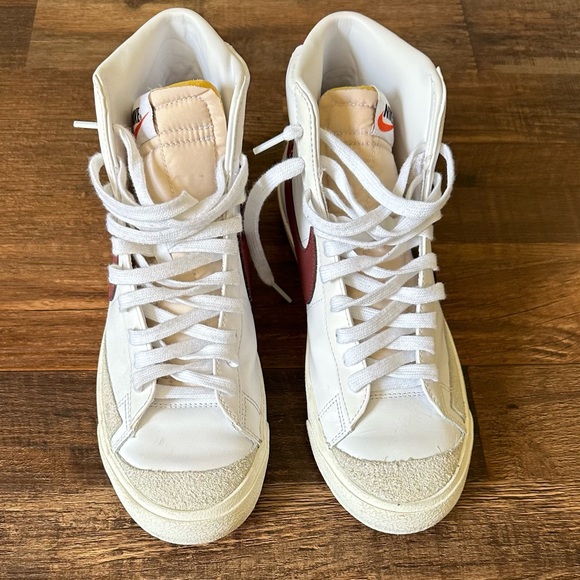 Nike - Picture 2 of 3